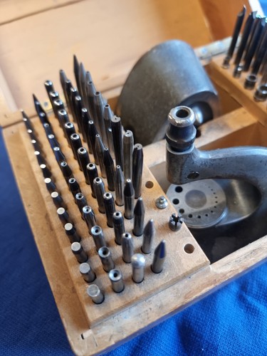 Tribnietenmaschine,Uhrmacherwe